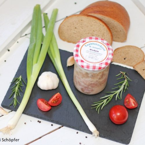 großes Glas Eisbein