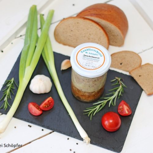 großes Glas Zwiebelwurst